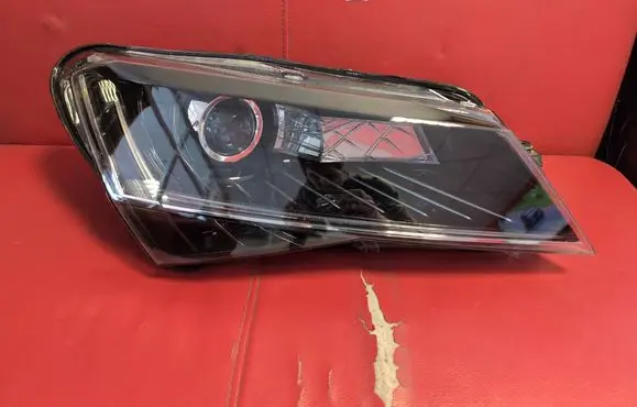 Skoda Superb B8 (3V) Headlight/headlamp 3V1941018A 1ZS01193942