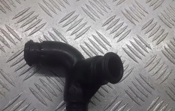 Volkswagen PASSAT B5 Engine coolant pipe/hose