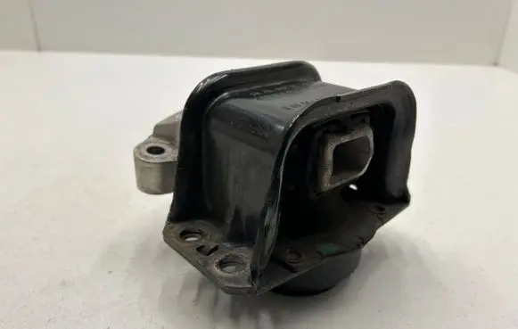 Peugeot 5008 Engine mount bracket 9636270080 9676819780 9636583980