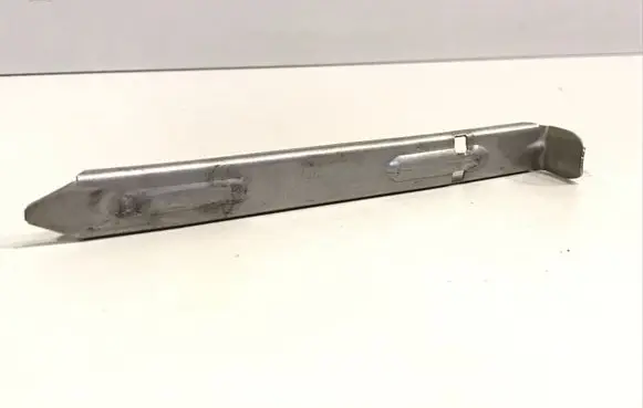 Headlight/headlamp mounting bracket