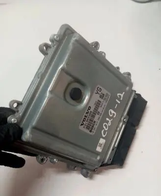 Volvo XC60 Engine control unit/module P31303388 0281015286