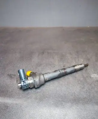 Skoda Octavia Mk3 (5E) Fuel injector 0445110477