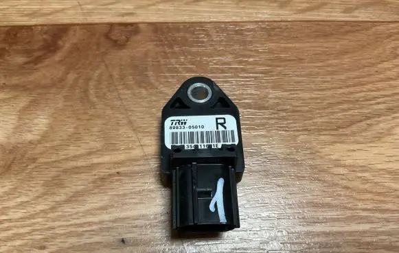 Toyota Avensis T250 Airbag deployment crash/impact sensor 8983305010 3541161E