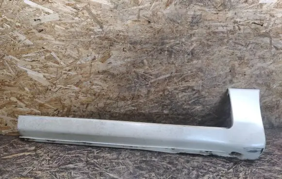 Subaru SVX Side skirt front trim 