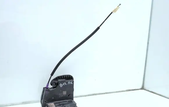 Opel Insignia B Front door lock C3039077 39136586 18597527