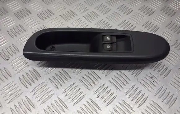 Renault Clio II Front door window switch trim 8200084003