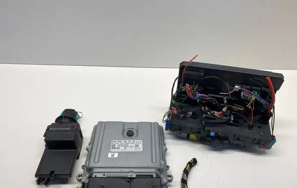Mercedes-Benz Vito Viano W639 Engine ECU kit and lock set A6461507272 0281015062 6395450201