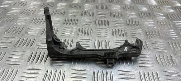 Mercedes-Benz E W212 Air filter cleaner box bracket assembly A6510940127