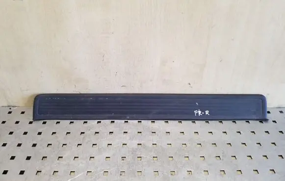 Honda CR-V Front sill trim cover 84202SWAA