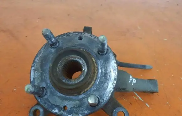 Hyundai Getz Front wheel hub spindle knuckle