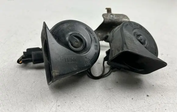 Ford Kuga II Horn signal A046522