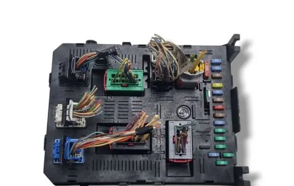 Peugeot 307 CC Comfort/convenience module 9663510280