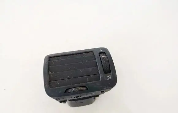 Volkswagen PASSAT B5 Dash center air vent grill 3b0819703d