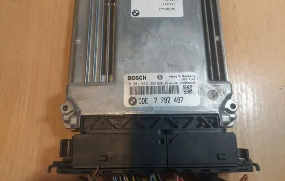 BMW 3 E90 E91 Engine control unit/module ECU 0281012334 7797497