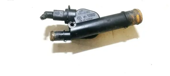 Audi A4 S4 B7 8E 8H Engine coolant pipe/hose 038121132G