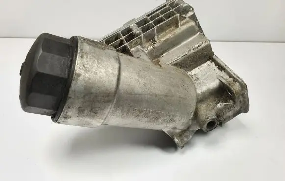 Mercedes-Benz S W140 Oil filter mounting bracket A1041845302