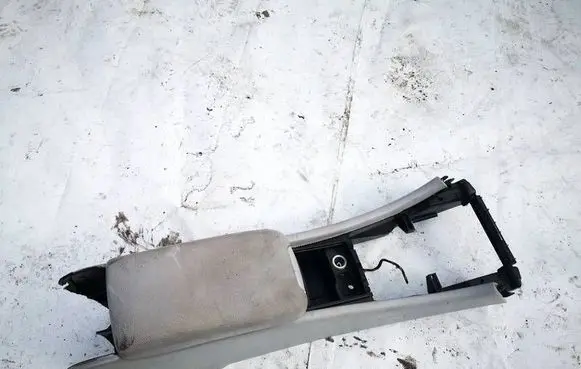 Mercedes-Benz C W203 Armrest e037611021