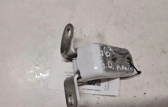 Toyota Avensis T270 Rear door lower hinge