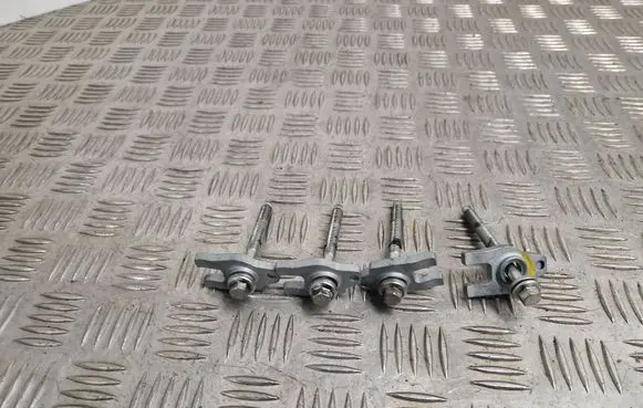 Nissan Qashqai+2 Fuel Injector clamp holder 