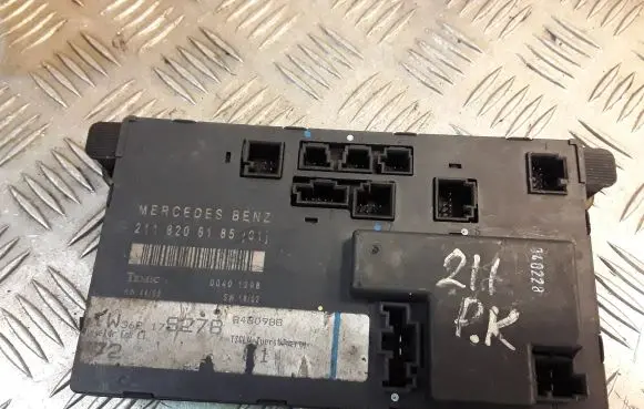 Mercedes-Benz E W211 Door control unit/module 2118208185 A2118208185