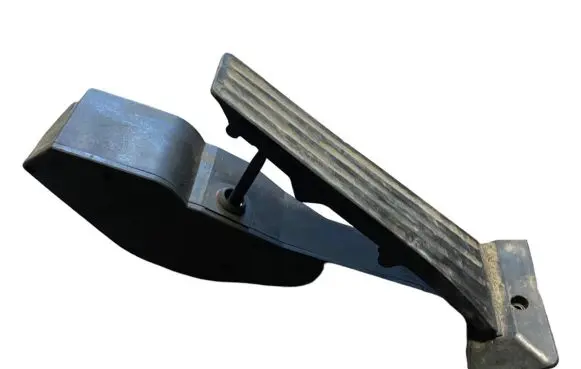 Accelerator throttle pedal