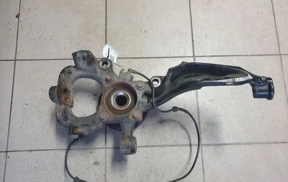 Land Rover Discovery 4 - LR4 Front wheel hub spindle knuckle BH323K186AA