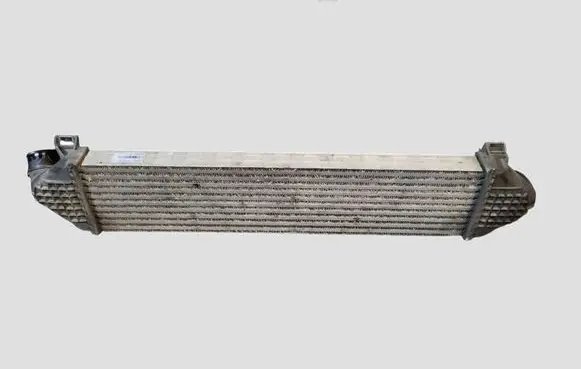 Volvo V40 Intercooler radiator 70071400 89161616 04704