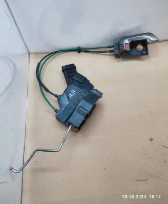 KIA Magentis Front door lock