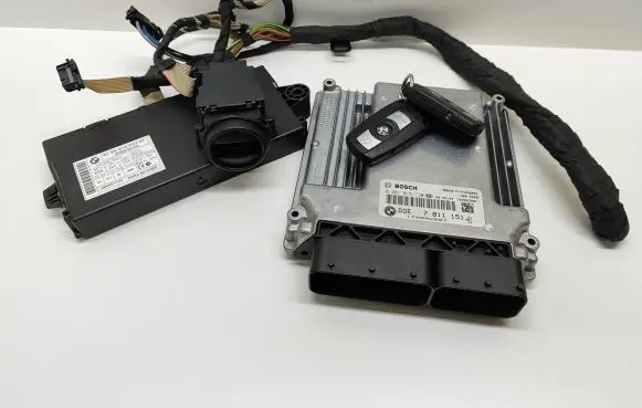 Engine ECU kit and lock set
