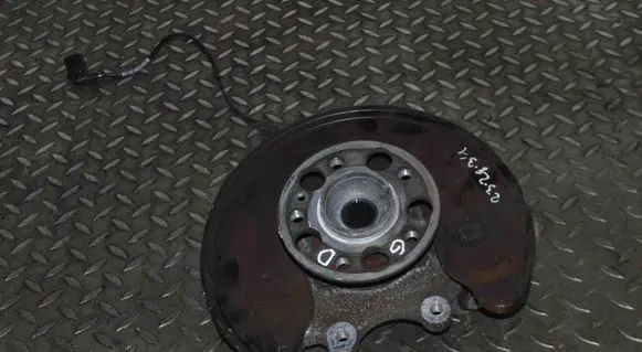Rear wheel hub