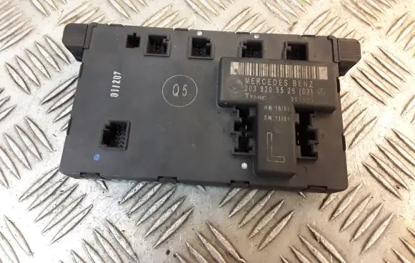 Mercedes-Benz C W203 Door control unit/module 2038205526 A2038205526