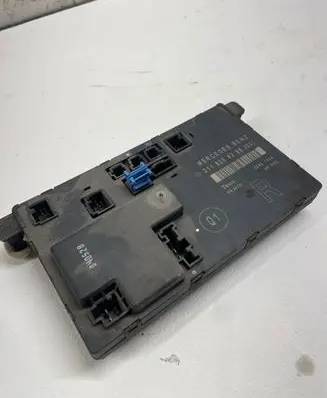 Mercedes-Benz E W211 Door control unit/module 2118208285 00401304