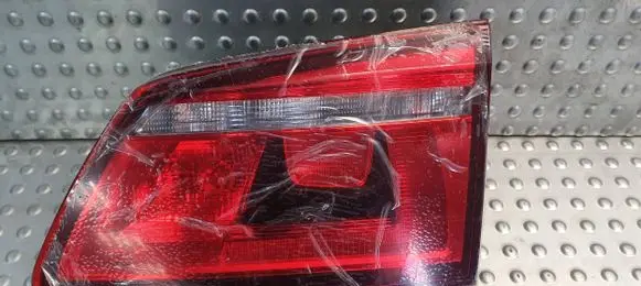 Tailgate rear/tail lights