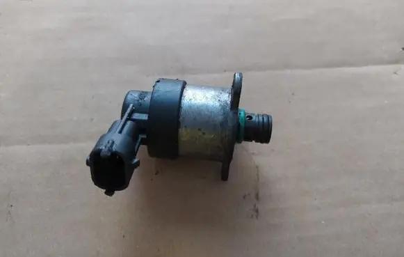 Volvo V50 Fuel pressure regulator 928400607