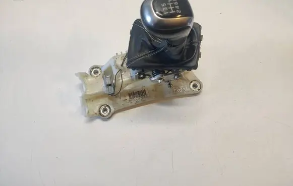 Volvo S60 Gear shifter/selector 31367321