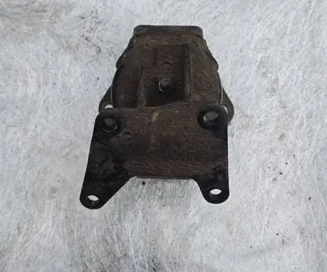 Engine mount bracket