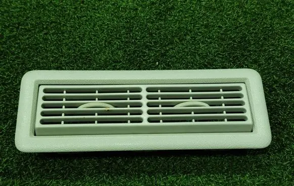 Renault Trafic III (X82) Dash center air vent grill 8200615839