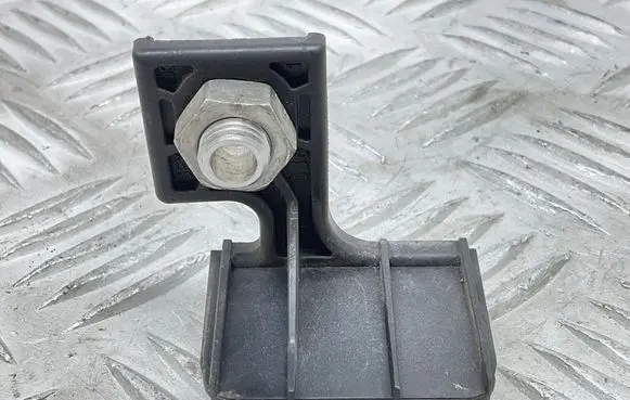 Audi TT TTS Mk2 Front bumper mounting bracket 8J0805638