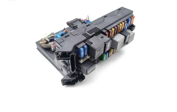 Mercedes-Benz E W211 Fuse module 2115453901 A2115451083