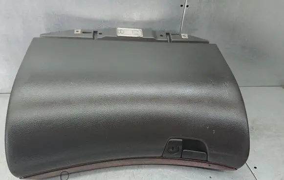 Volvo V70 Glove box 8650374