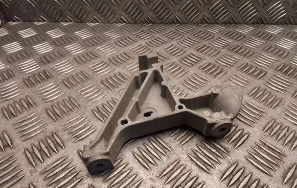 Opel Vivaro Gearbox mounting bracket 244834609R