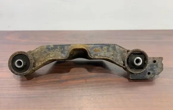 Subaru Forester SK Rear differential/diff mount bracket 