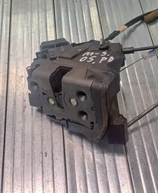 Mazda 3 I Front door lock 3N6AA21812D