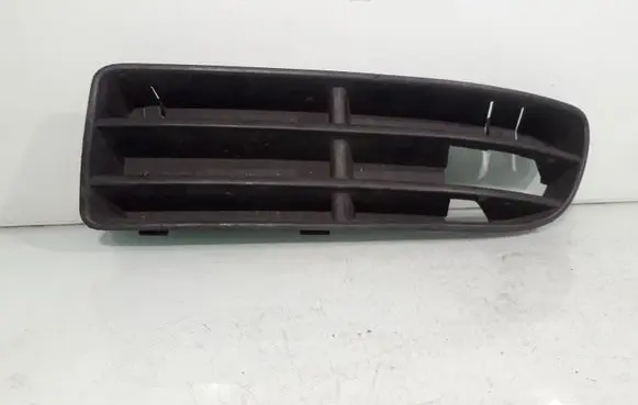 Volkswagen Bora Front bumper lower grill 1J5853665A