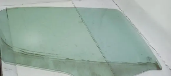 Peugeot 308 Rear door window glass E000189