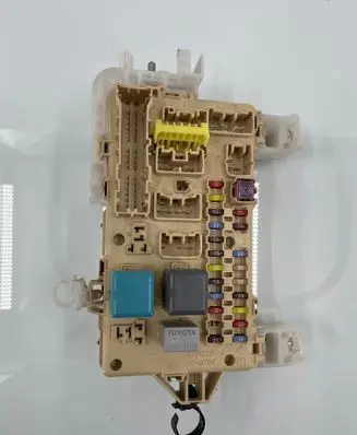 Toyota Corolla Verso AR10 Fuse module 892210F010 RETW0RXC0DY 1480540961