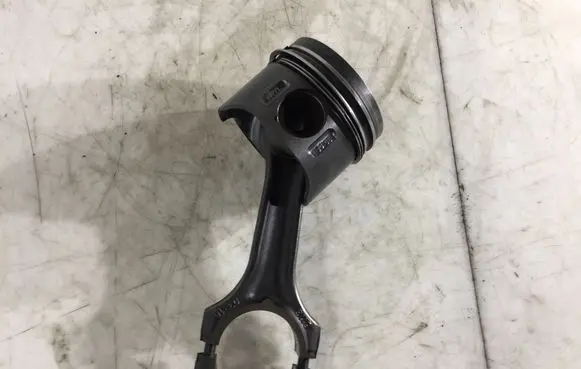 Mercedes-Benz Sprinter W906 Piston with connecting rod 6110316