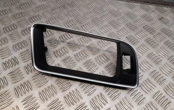 Audi Q5 SQ5 Radio/GPS head unit trim 8R1857186