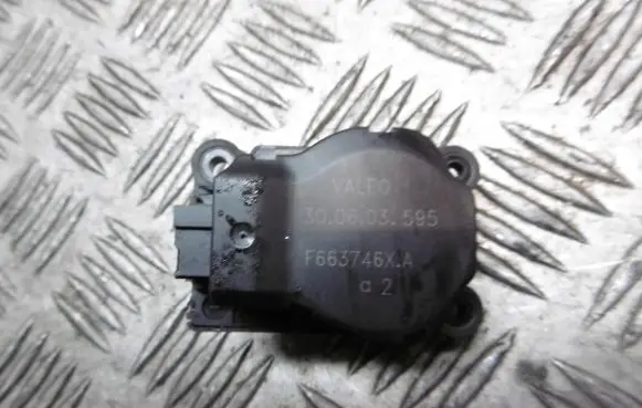 Renault Megane II A/C air flow flap actuator/motor F663746X