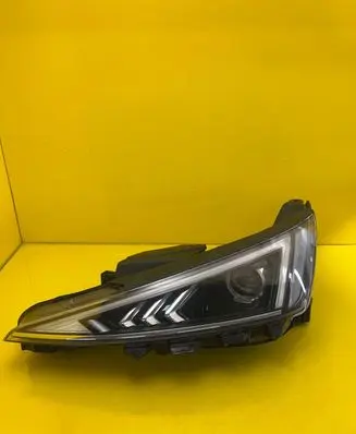 Hyundai Elantra VI Headlight/headlamp 92101-F2